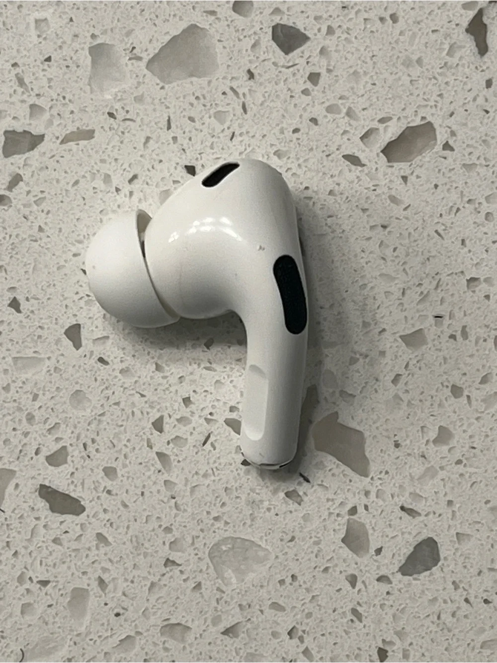Apple includes airpods